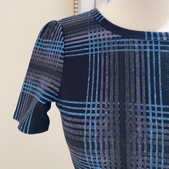 LuLaRoe Dresses & Skirts - • Lularoe Amelia Dress •